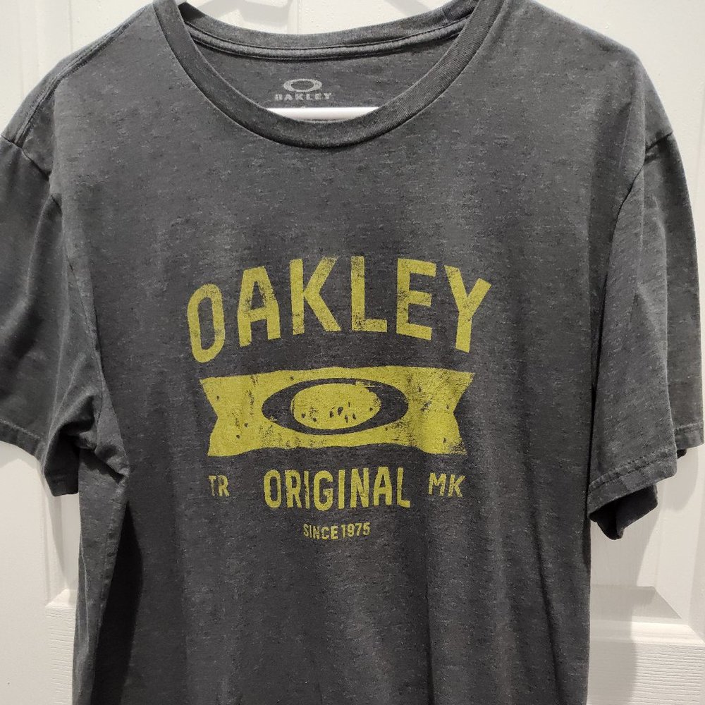 Oakley T-shirt